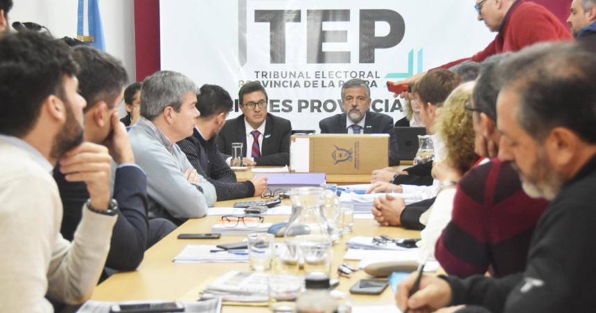 Maacutes de la mitad de las provincias del paiacutes no tendraacute PASO el antildeo que viene