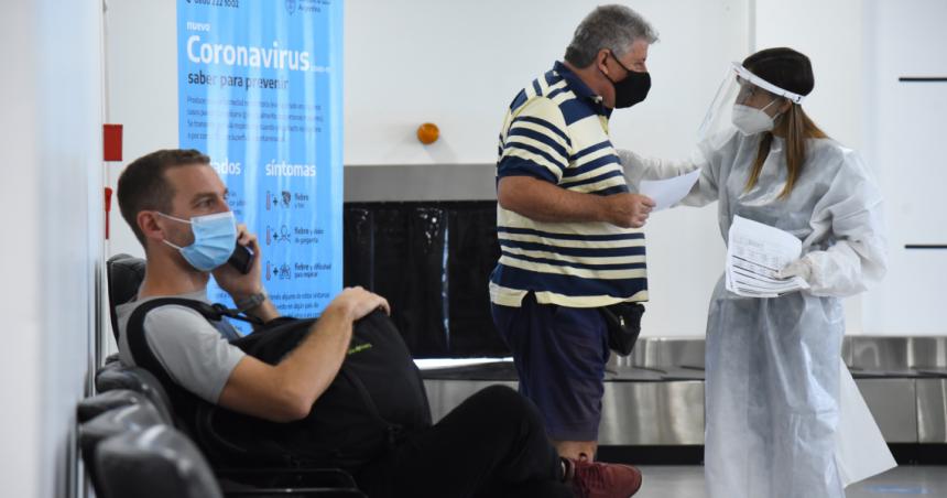 Cuaacutel es el protocolo actual para las personas que presentan siacutentomas de coronavirus