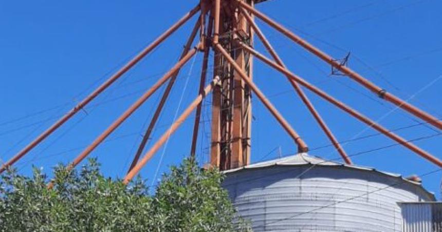 Castex- un empleado cayoacute de un silo y murioacute