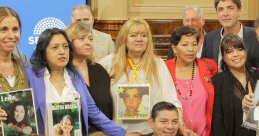Distinguen a Silvia Gonzaacutelez en el Senado