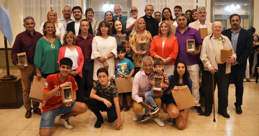 El Concejo Deliberante de Santa Rosa entregoacute reconocimientos a vecinos e instituciones destacados del antildeo 