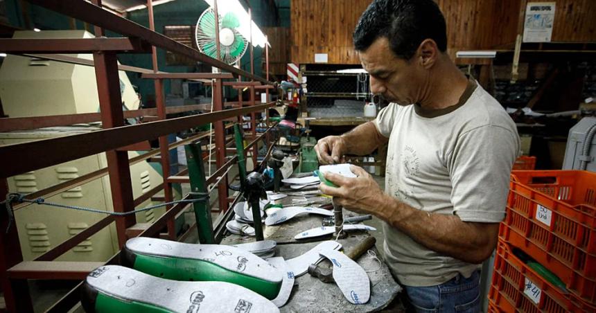 Diferencias entre empresarios pymes por el pago del bono de fin de antildeo