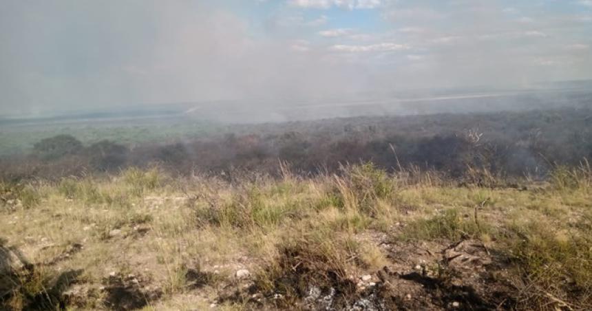 Controlan incendio en la zona rural de Acha