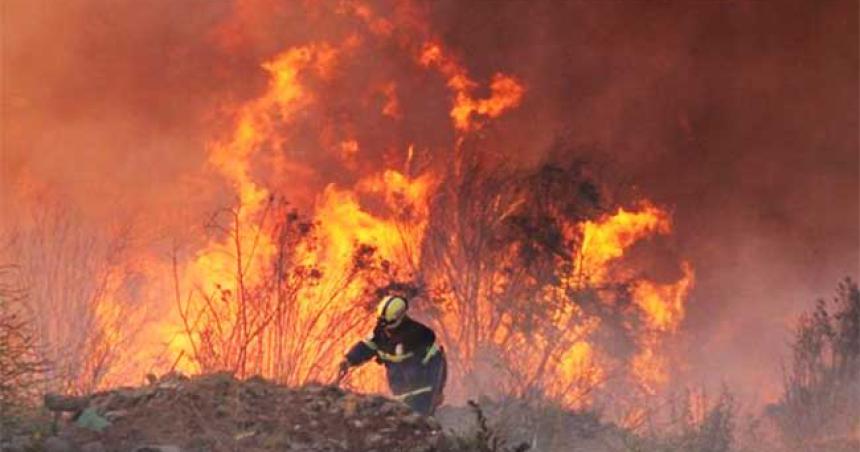 Decretan alerta por riesgo sanitario en Chile por los incendios forestales