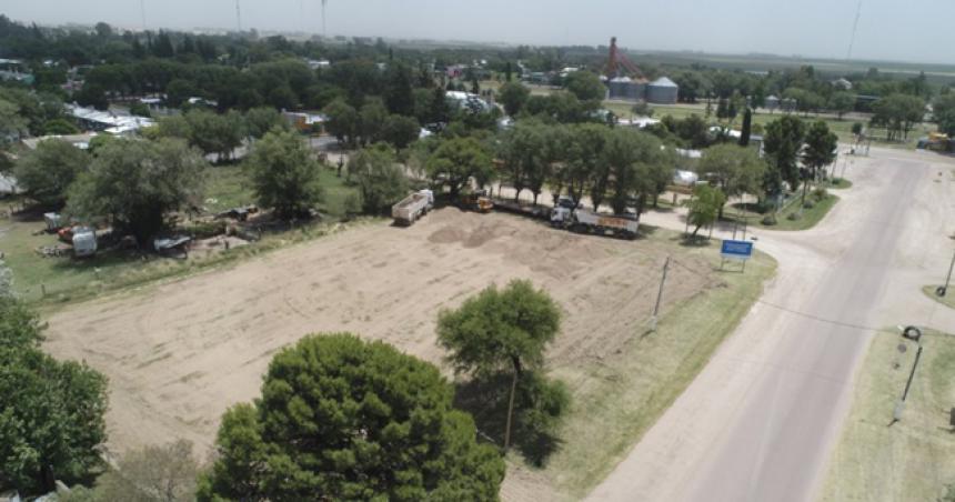Comenzoacute la obra de la Plaza Deportiva en Uriburu