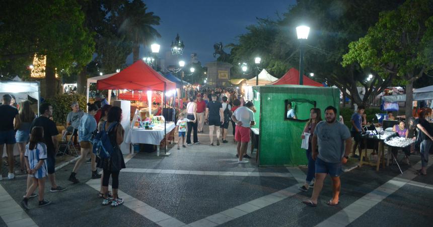 Por primera vez un jurado evaluacutea los trabajos de la Feria del Regalo santarrosentildea