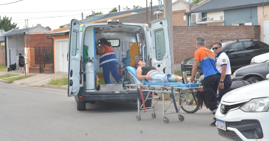 Una motociclista herida tras un choque