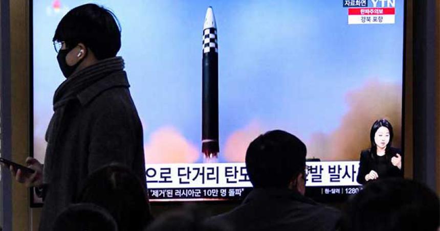 Corea del Norte lanzoacute dos nuevos misiles en un antildeo reacutecord de pruebas 