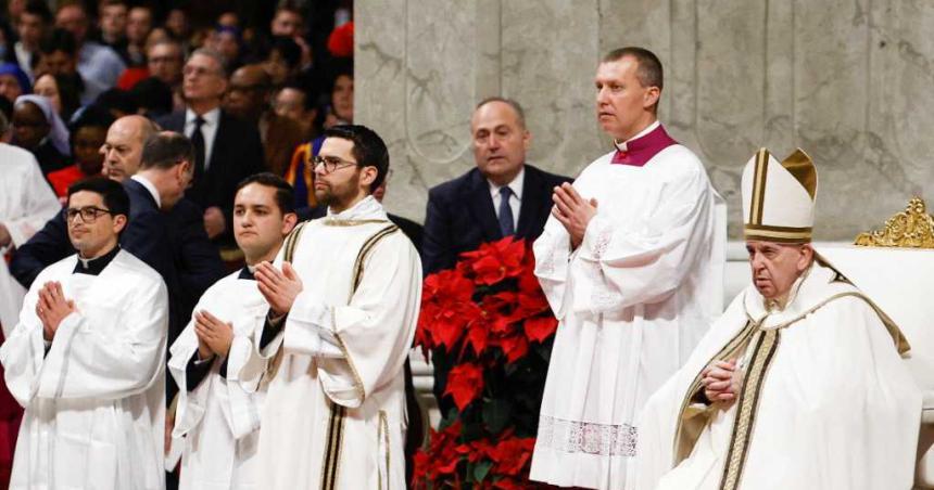 En su mensaje de Nochebuena el Papa pidioacute que se recuerde a los cansados de la guerra y los pobres
