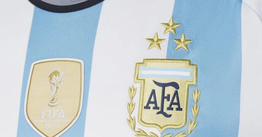 La camiseta de la Seleccioacuten con las tres estrellas se agotoacute en pocas horas
