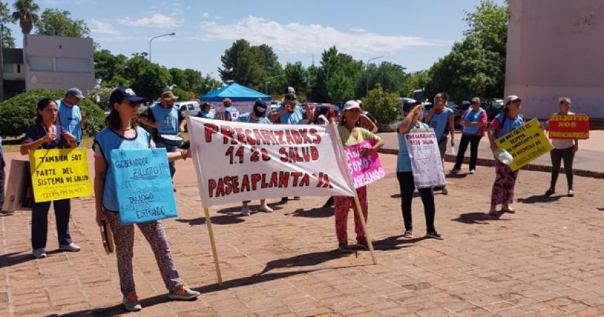 Pase a planta de trabajadores de Salud- ATE logroacute que se abra una mesa de diaacutelogo 