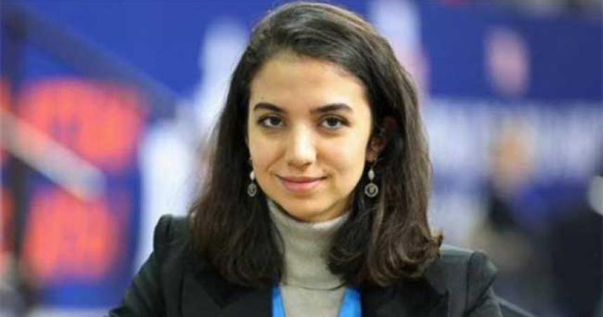 Una ajedrecista iraniacute participoacute sin velo en un torneo internacional
