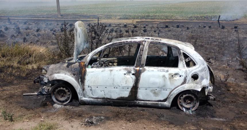 Se incendioacute un auto sobre la Ruta Provincial 101