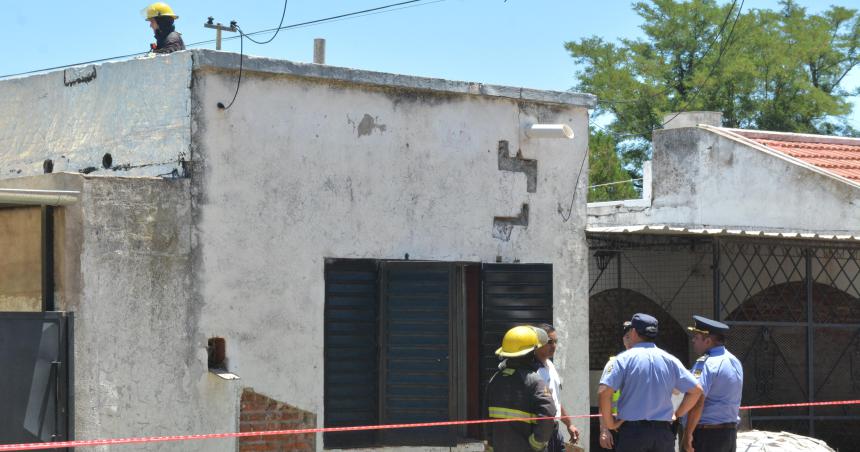 Se derrumboacute el techo de una casa  en Santa Rosa