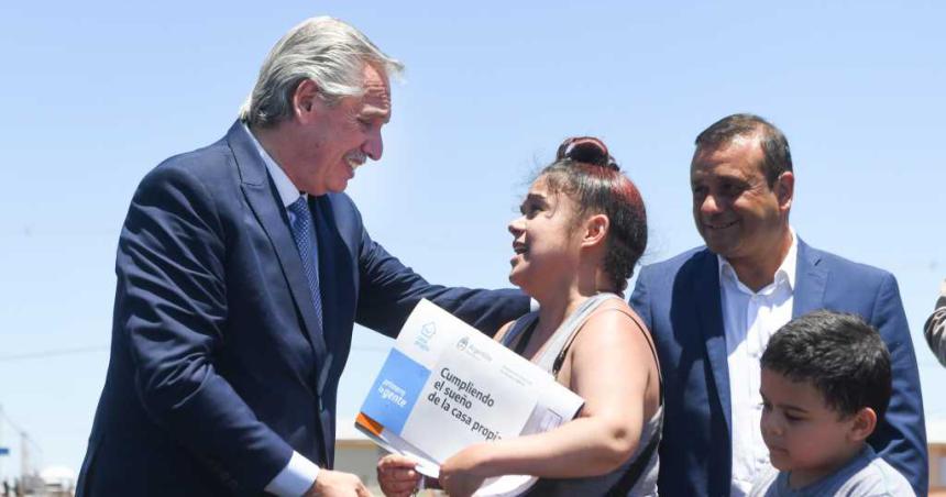 Alberto Fernaacutendez en Misiones con criacuteticas a CABA- soy el maacutes federal de los portentildeos