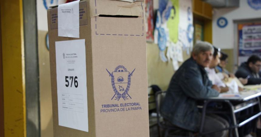 El Tribunal Electoral oficializoacute las listas que iraacuten a internas 