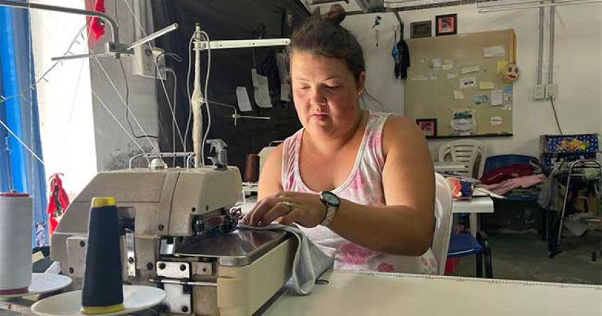 El Gobierno entregoacute subsidio a una cooperativa de trabajo textil