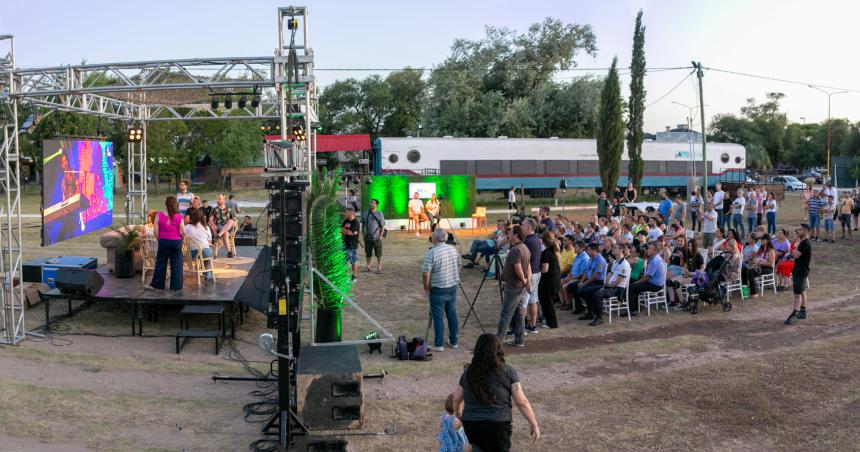 Con una amplia oferta cultural y de espectaacuteculos se Inaugura El Parador