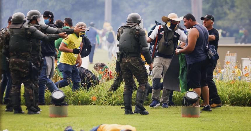 Intento de golpe en Brasil- Lula decretoacute la intervencioacuten federal a Brasilia