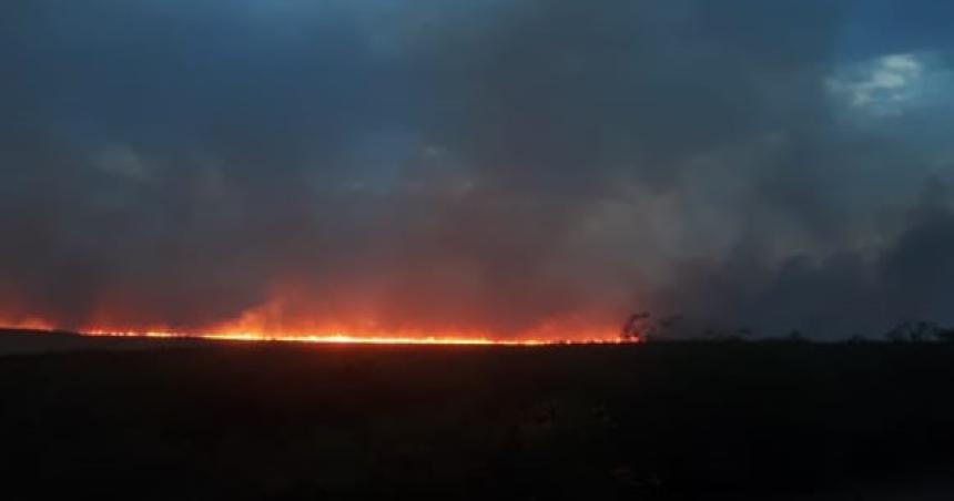 Voraz incendio en la zona de Limay Mahuida
