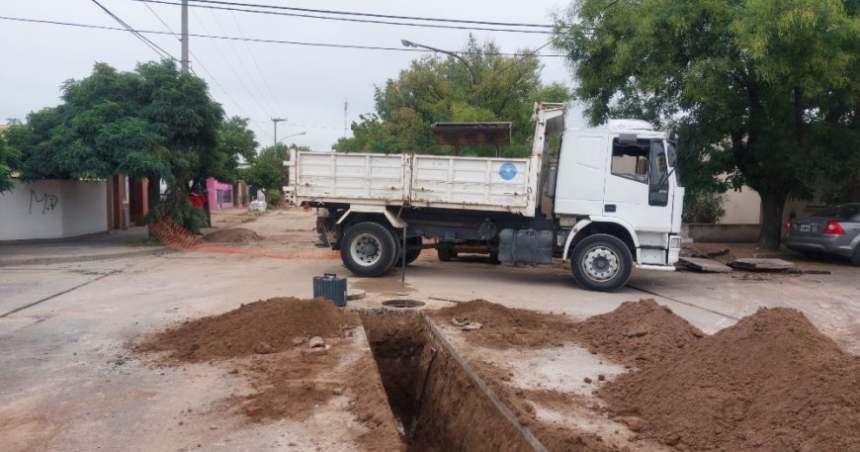 Renuevan cloacas y agua potable en Villa del Busto
