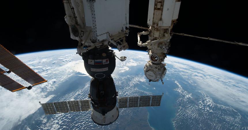 Enviaraacuten una nave de rescate a la Estacioacuten Espacial Internacional para traer a tres astronautas
