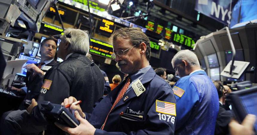 Subieron la Bolsa y los bonos en doacutelares y cayoacute el Riesgo Paiacutes