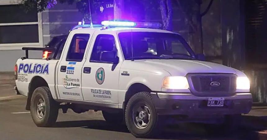 Teniacutea prisioacuten domiciliaria y lo agarraron en la calle armado con dos cuchillos