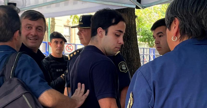 Vi a Maacuteximo Thomsen al lado de un chico tirado me imagineacute que se estaban peleando y me fui