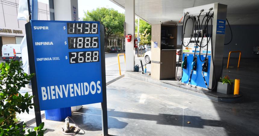 YPF ya aplicoacute el aumento de un 45-en-porciento- en naftas y en gasoil