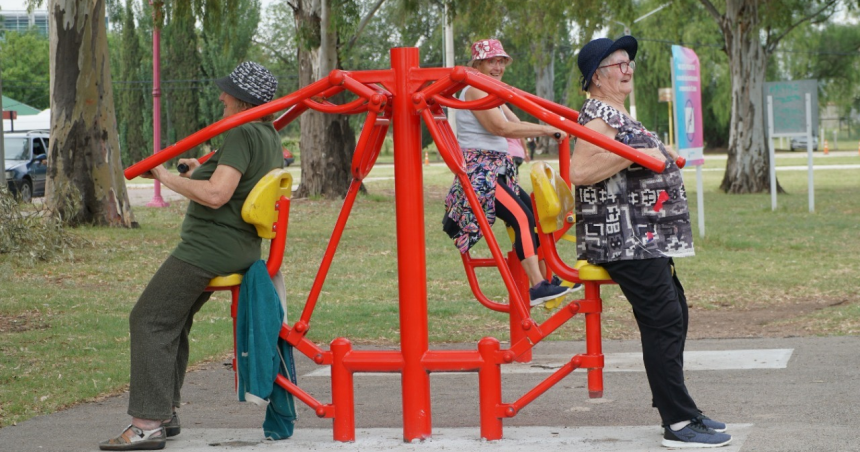 Jornada de integracioacuten en el Parque Don Tomaacutes- adultos mayores con los chicos del Pro Vida 