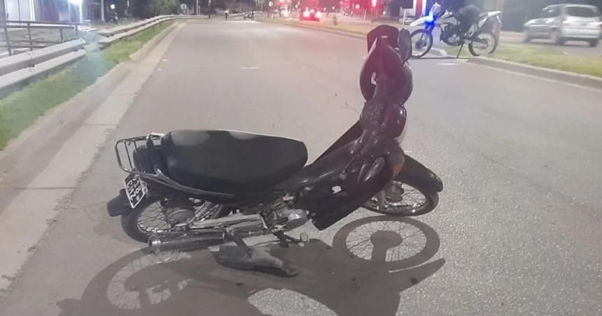 Motociclista se chocoacute un perro y sufrioacute una fractura