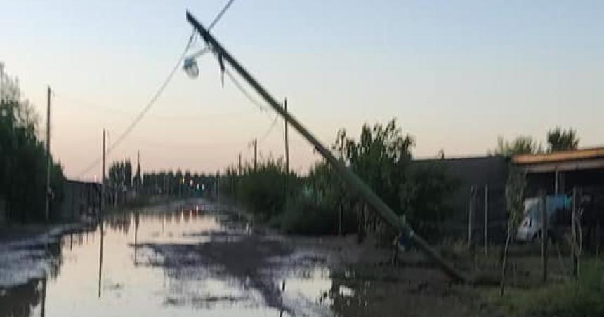 Temporal en 25 de mayo dejoacute 9 personas evacuadas y numerosos dantildeos