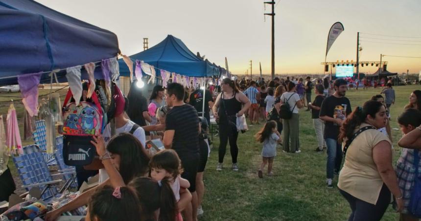 Buena presencia de puacuteblico en otra jornada de Verano Joven