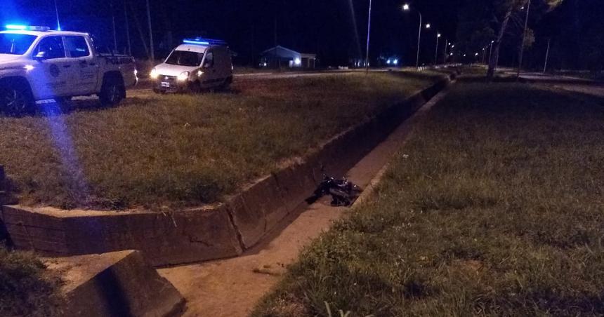 Dos motociclistas heridos en Pico- cayeron a un canal