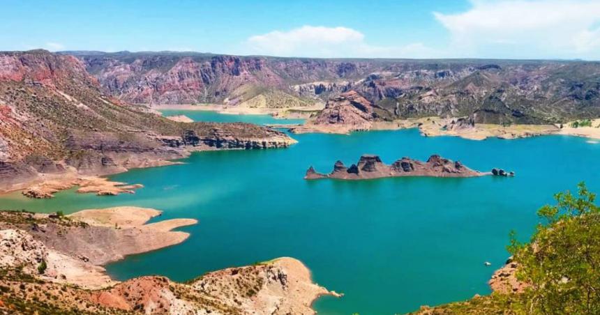 El embalse que encierra agua del Atuel en Mendoza recibe 36 millones de metros cuacutebicos