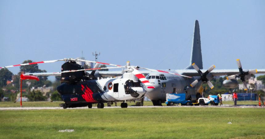 Dos gigantes de la aviacioacuten en el aeropuerto de Santa Rosa