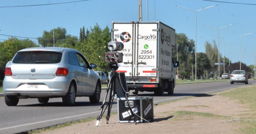 Controlan la velocidad por radar en la Avenida Peroacuten