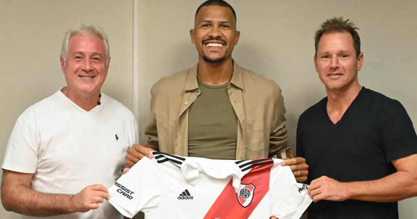 Rondoacuten firmoacute contrato y fue presentado en River