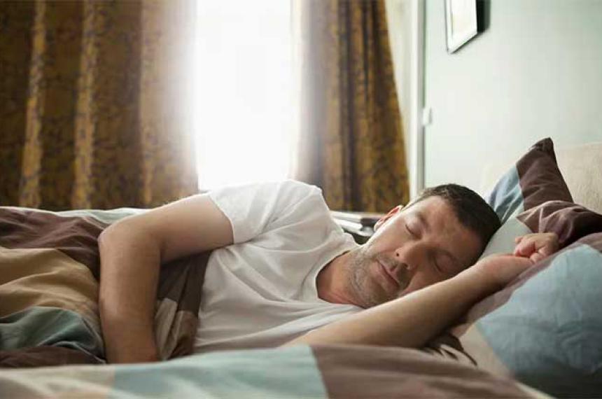 Dormir maacutes durante el fin de semana podriacutea ayudar a recuperar el suentildeo perdido