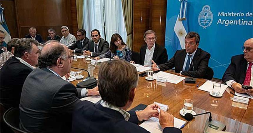 Massa recibioacute a la Mesa de Enlace para definir las medidas de alivio para el campo