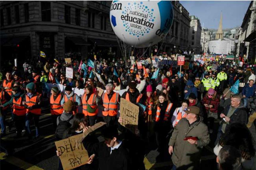 Reino Unido- la mayor huelga en una deacutecada por reclamos de mejoras salariales
