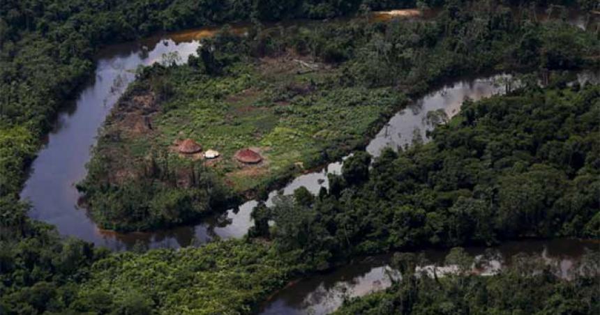 Brasil lanzaraacute una operacioacuten militar para expulsar a mineros de tierras indiacutegenas