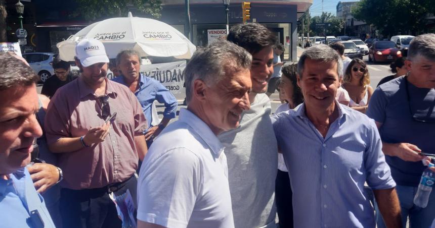 Macri en Santa Rosa- paseiacuteto por el centro y charla para los suyos