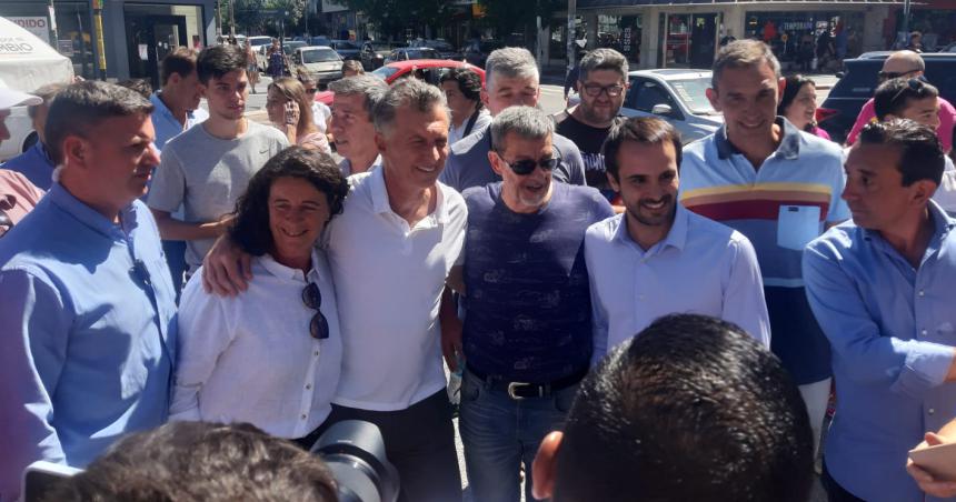 Macri en Santa Rosa- paseiacuteto por el centro y charla para los suyos