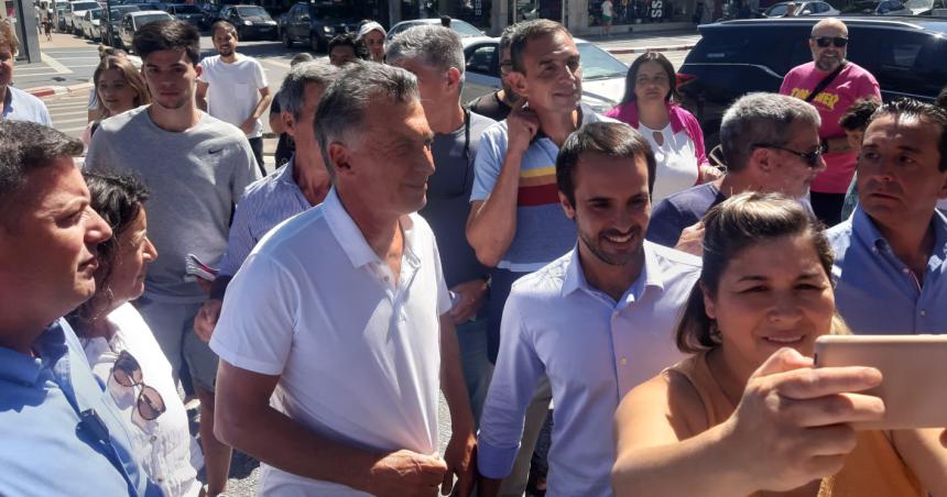 Macri en Santa Rosa- paseiacuteto por el centro y charla para los suyos