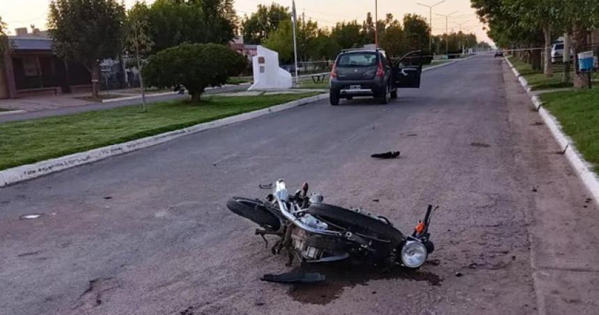 Motociclista con traumatismo de craacuteneo en Larroudeacute