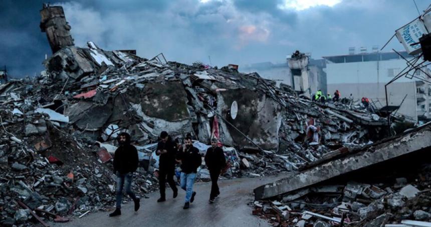 Sismo en Turquiacutea y Siria- maacutes de 5000 los muertos y esperan la llegada de ayuda internacional 