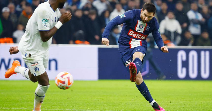 Messi sufrioacute una lesioacuten y es duda para la Champions League