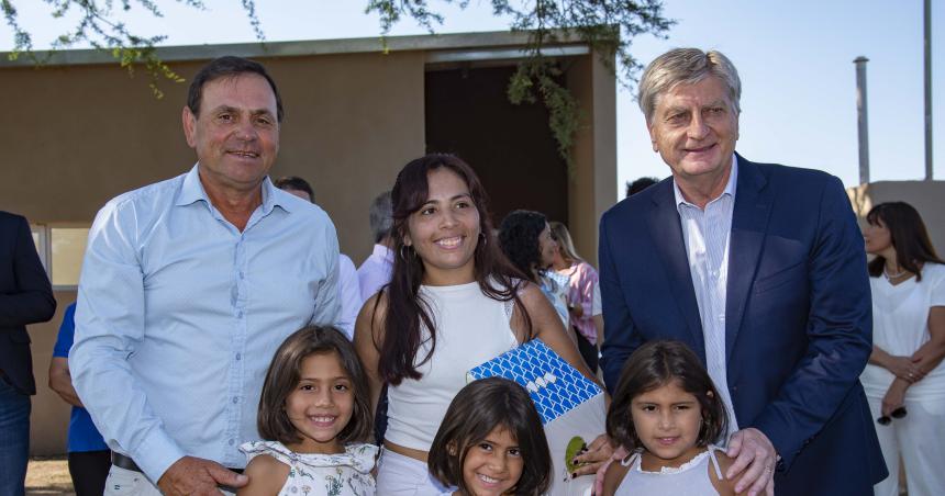 Ziliotto encabezoacute en Anguil la entrega de doce viviendas